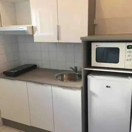 Port Apartment *