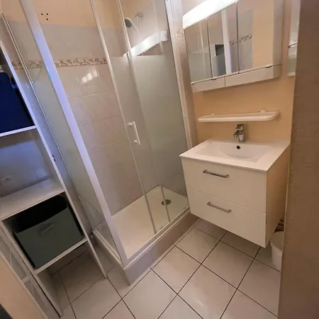 Port Apartment *