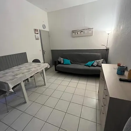 Apartment Port *